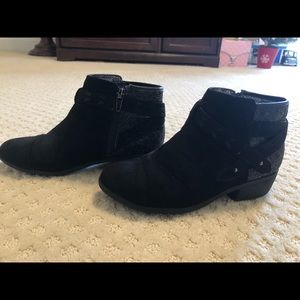 Barely worn youth booties